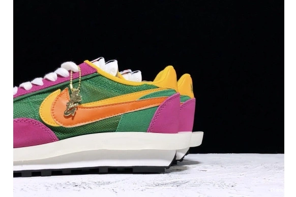 Nike BV0073-301 Waffle Pine Sacai  Green LD 0105